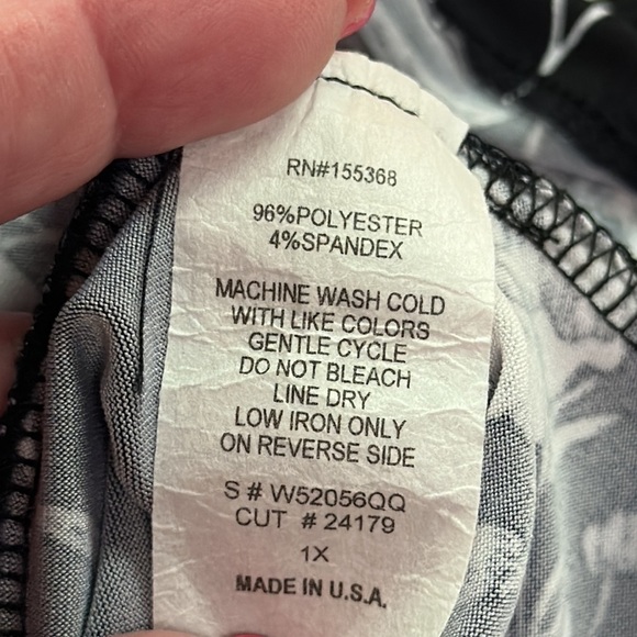 Bleeker & McDougal Vneck Layered Short Bell Sleeve Wrist Length Sleeve Floral 1X - Picture 9 of 9